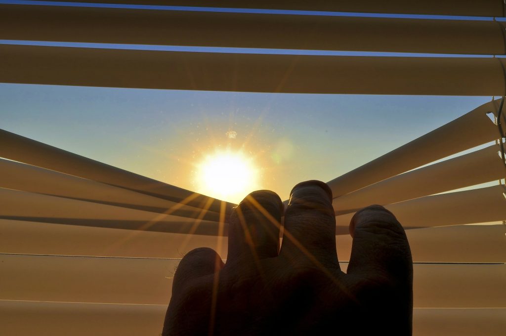 Sonnenschutz für Zuhause, die einfache Metalljalousine.